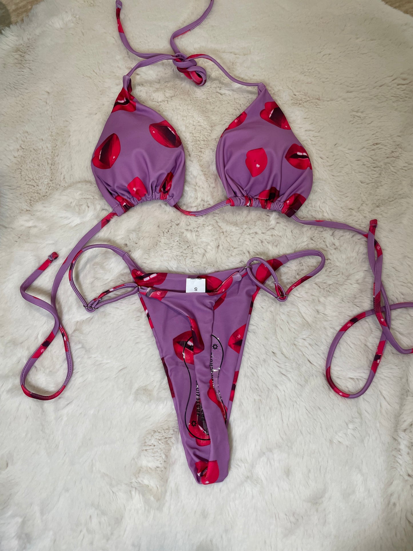 Micro bikini diseño labios hilo dental