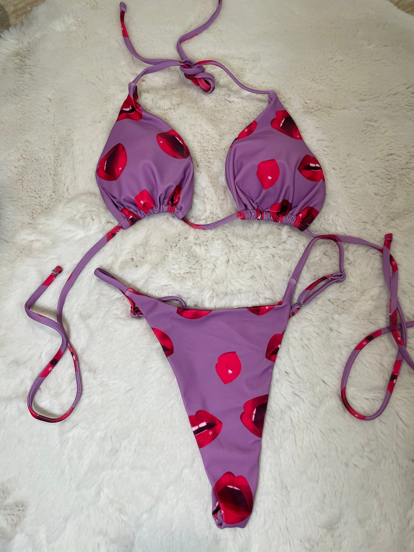 Micro bikini diseño labios hilo dental