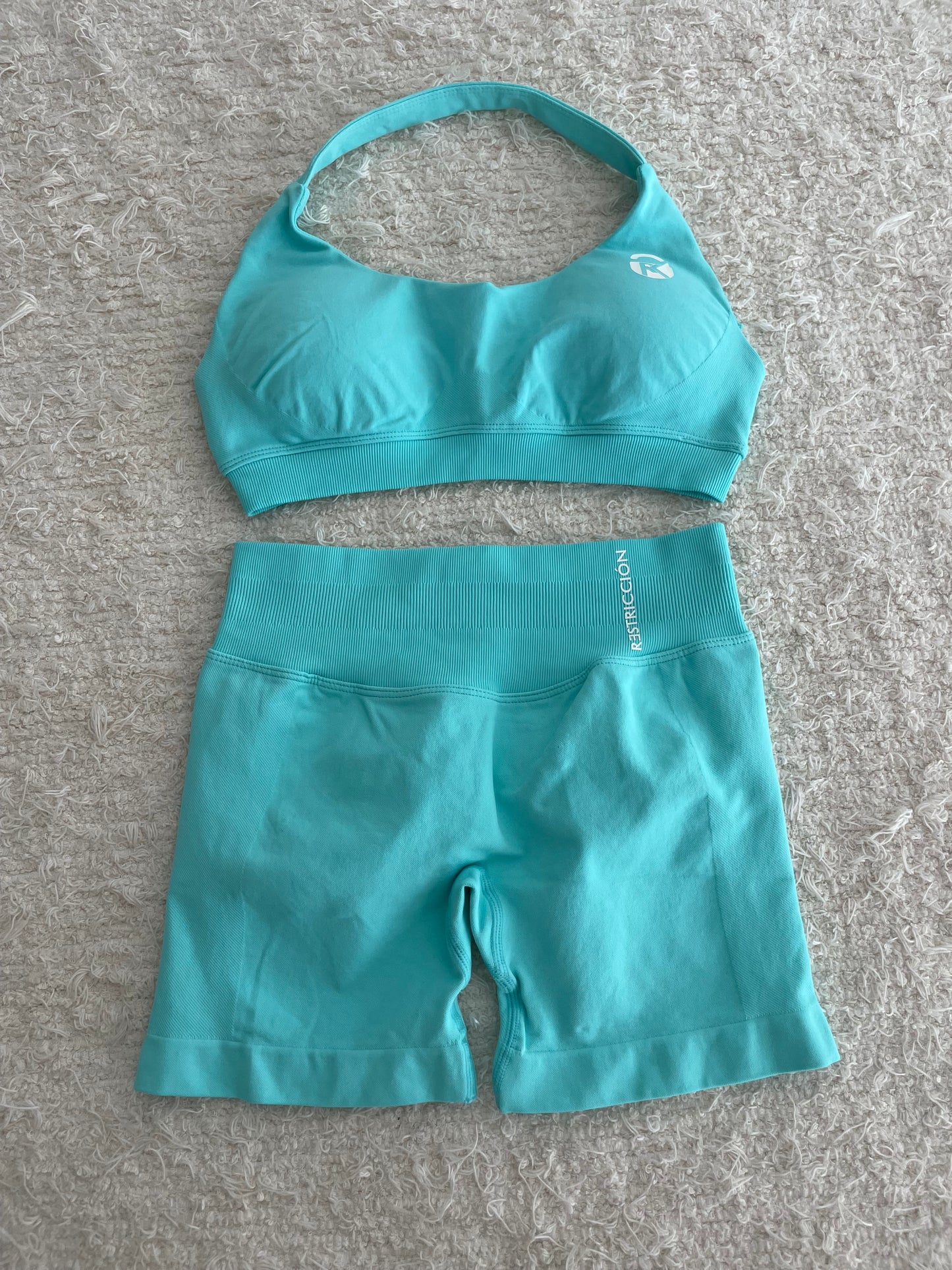 Conjunto scrunch short y top