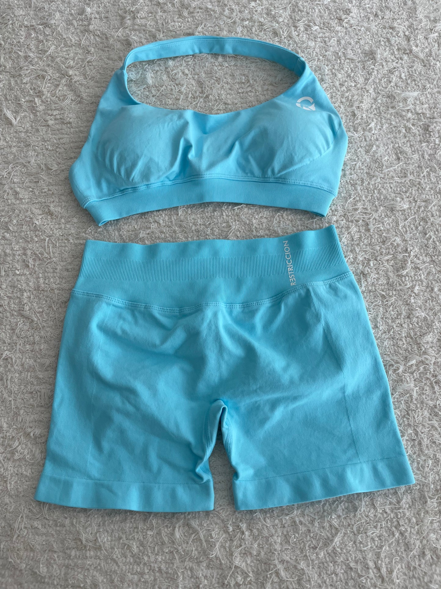 Conjunto scrunch short y top